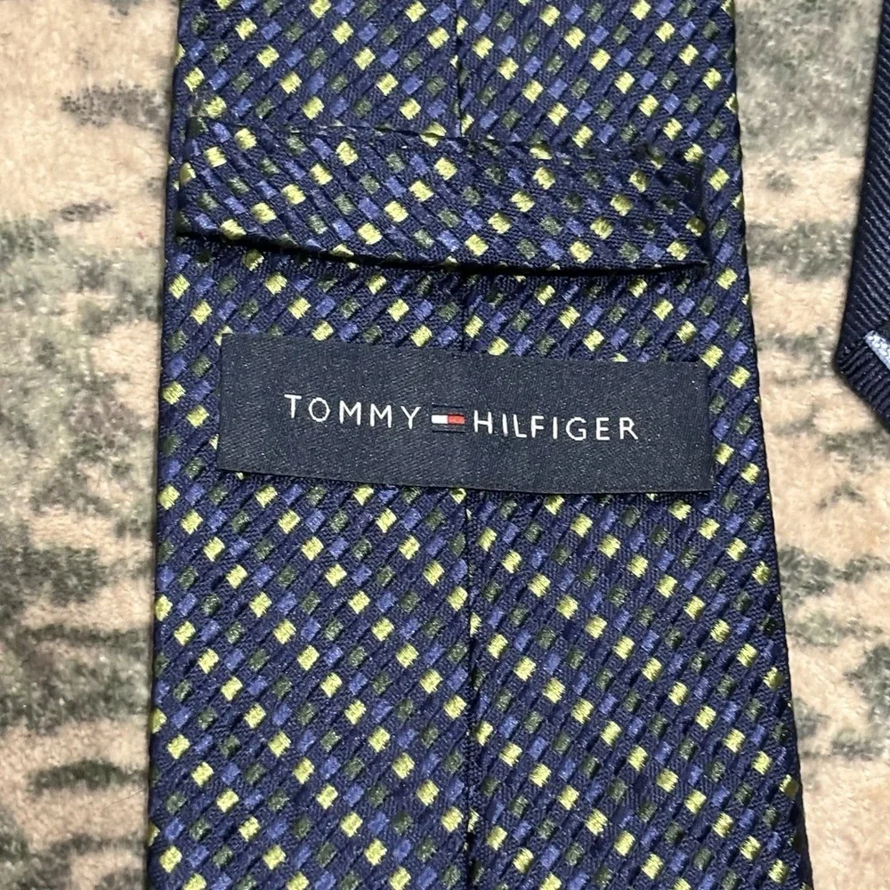 Tommy Hilfiger geometric print necktie  100% woven silk